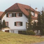 Landhaus-mit-Jalousien